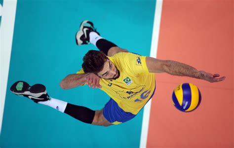 em jogos de voleibol um saque é invalidado